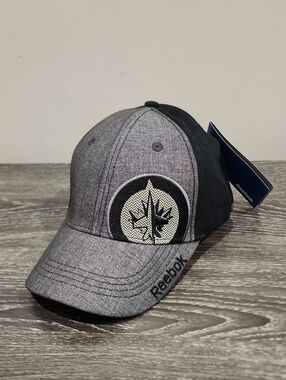 BNWT Reebok NHL Winnipeg Jets Two Tone Cap